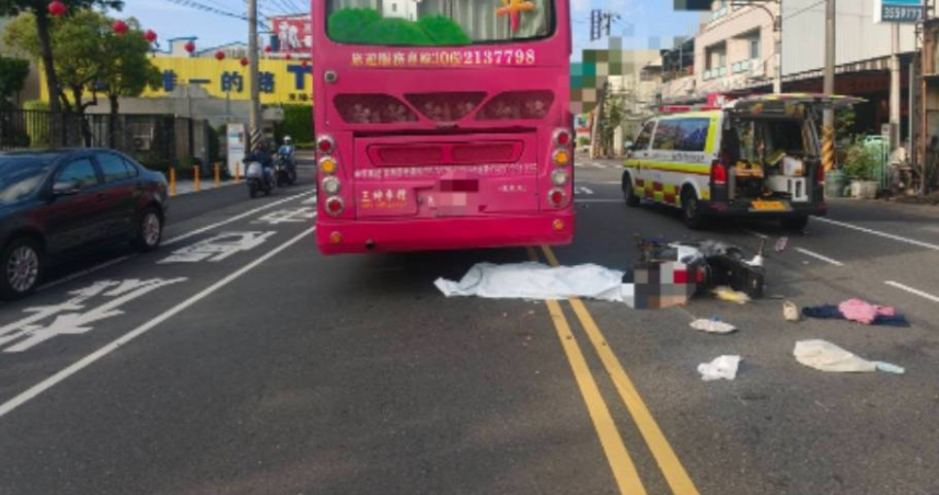 台南市安南區28日上午7時許發生一起死亡車禍事故。（圖／翻攝畫面）