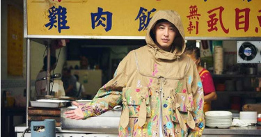 潘瑋柏街頭狂嗑「雞魯飯」 狗仔跟拍豪邁吃相全都露