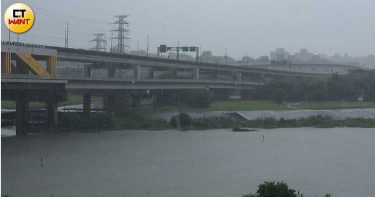 午後狂風暴雨還打雷!北市6行政區發布警報 信義區1級淹水警戒