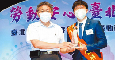 巡八仙抽水站殉職 水利處技工子代領「優秀勞工」獎