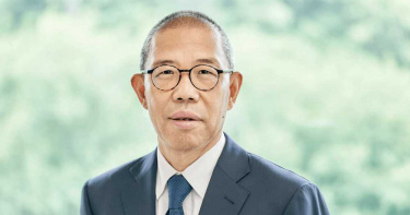 水泥工「賣水」賣成大陸首富 自曝打敗馬化騰秘訣全靠「炒作」