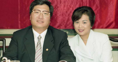 百億總裁王令麟40年婚終結!妻隔海提離婚 她「曾是女偶像」比AKB48還紅