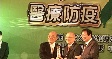 醫師節大會蘇揆感謝前線醫師 笑說頭髮比他多的醫師不准退休