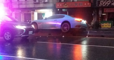 瑪莎拉蒂直上分隔島!焦點全在車牌上…「VVV」結標價曝光