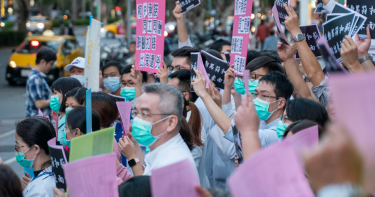醫護人員薪水遭砍 工會:柯文哲應徹查醫院高層經營表現