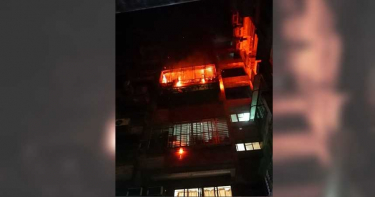 屏市公寓深夜冒大火 數10名住戶拔腿逃命