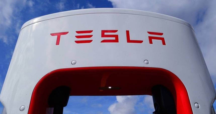 特斯拉（Tesla）1日盤中一度飆漲超7%，最終上漲3.59%，收至268.46美元。（圖／pixabay）