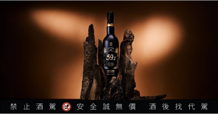 58白金龍「源酒系列」迎來最終的收官大作—「首席黑鑽源酒」，喝過的人皆狂讚，一致認為這款絕對是源酒系列巔峰神作（圖／黑松提供）！