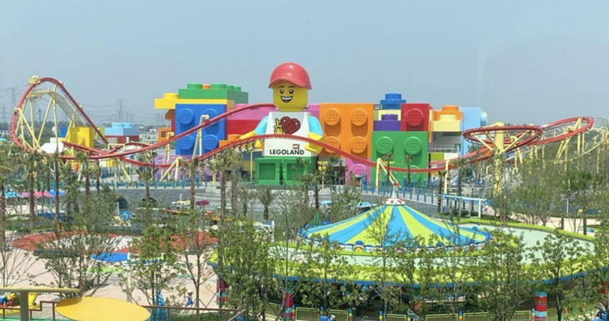 上海樂高樂園度假區是中國首座樂高樂園。（圖／翻攝自澎湃新聞）