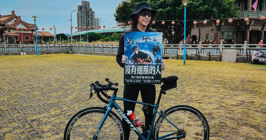 霸天8日下午從八里廖添丁廟出發，一路向南騎到白沙屯廟。（圖／不搖就滾提供）