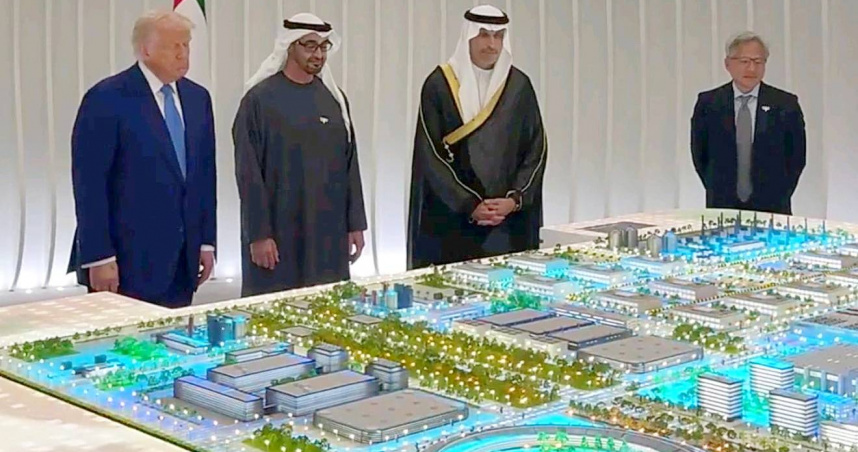 美國總統川普到阿拉伯聯合大公國，簽署逾2千億美元的商業協議，要合作建設大規模資料中心。（圖／翻攝自linkedIn@TalalAlKaissi）