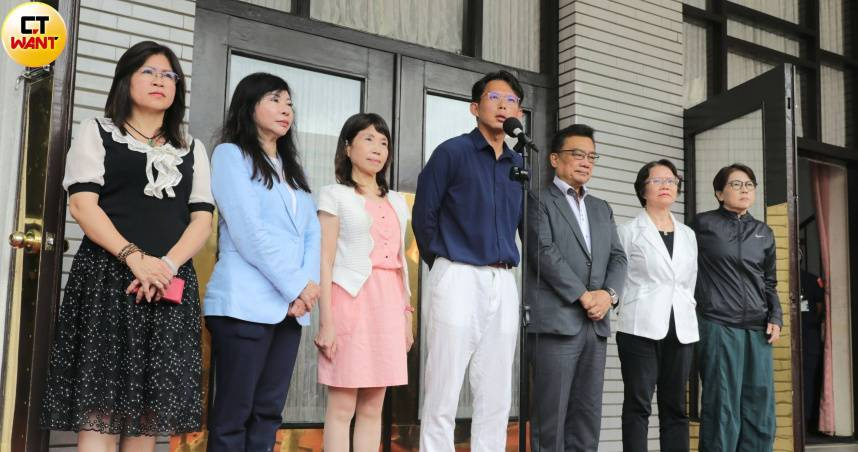 民眾黨立法院黨團15日痛批，針對卓榮泰不負責地賴皮式發言，黨團強力譴責並要求道歉。（圖／周志龍攝）