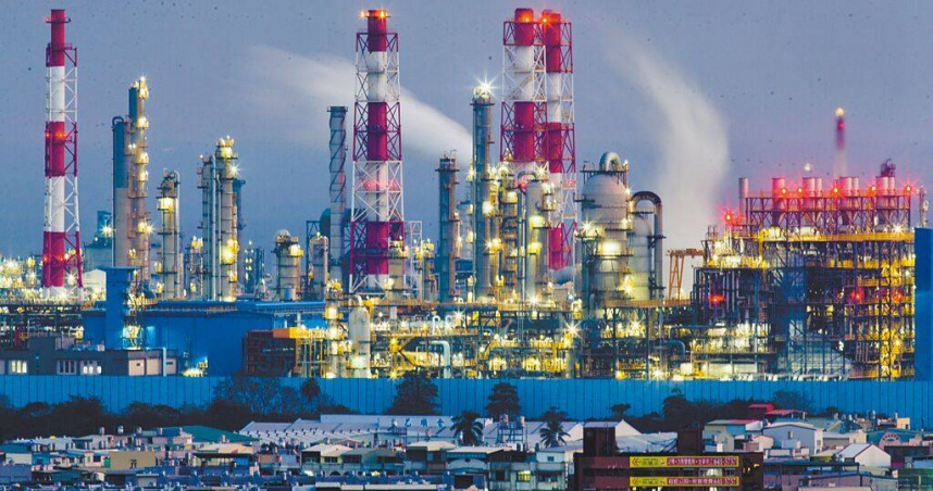 監察院調查報告顯示，台電、中油須分別繳納15億元、21億元碳費，恐增財務負擔。（圖／本報資料照片）