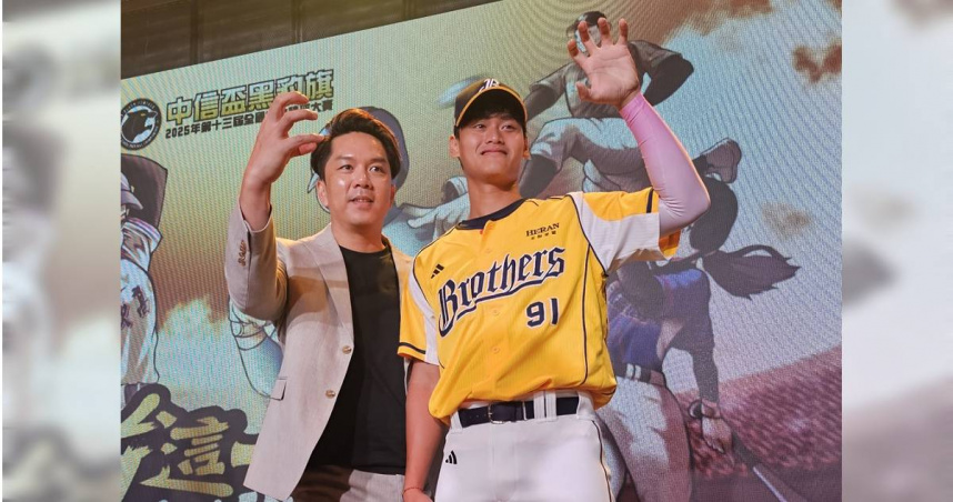 中職退役球星周思齊（左）提醒現役球員要潔身自愛，避免涉入博弈風波，影響自己未來。（圖／中時記者陳筱琳攝）