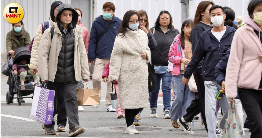 氣象署發布低溫特報，今晚至明晨為本波最冷時段，部分地區恐出現10度以下低溫。」 （圖／方萬民攝）