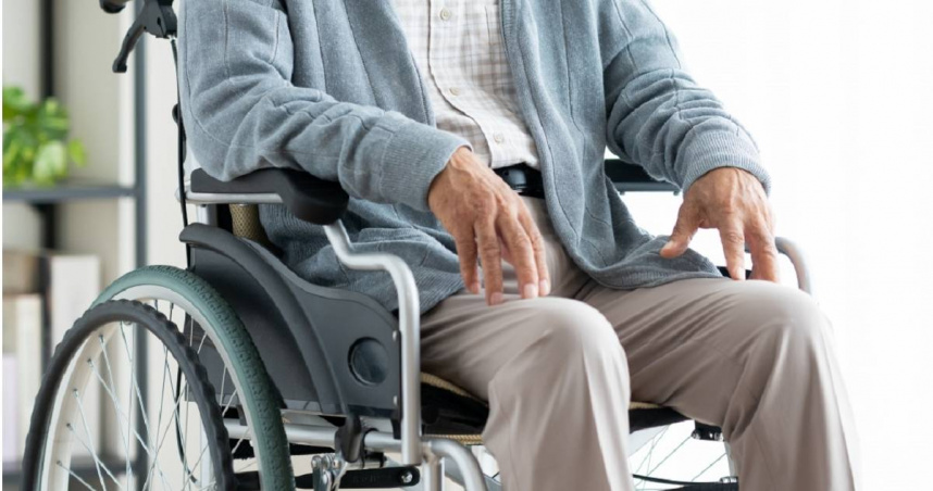 林軒任指出，尿騷味來源不一定是失禁，可能是「尿毒口臭」。（示意圖／photoAC）