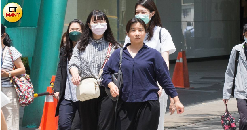 這兩天氣溫上升，清明連假天氣不穩定。（圖／黃威彬攝）