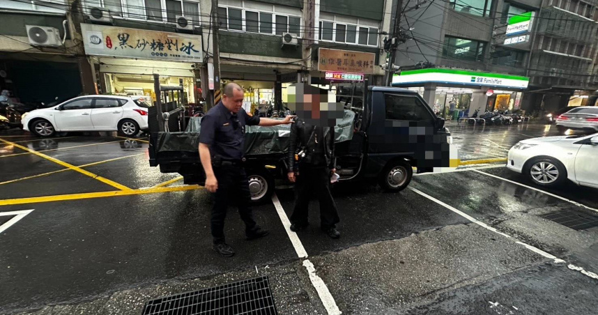 硬闖淡江大橋遭扣牌　他竟偷貨車想載愛車「開回派出所自投羅網」