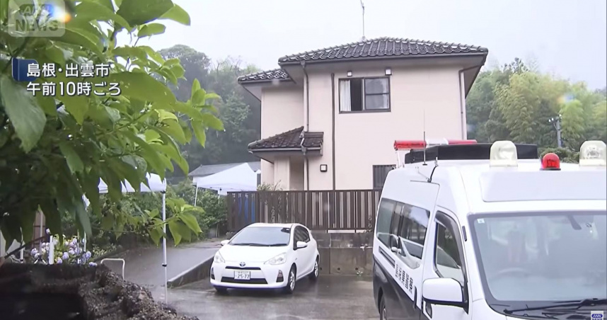 日本島根縣出雲市一處民宅院子內發現2具男性遺體。（圖／翻攝自youtube／ANNnewsCH）