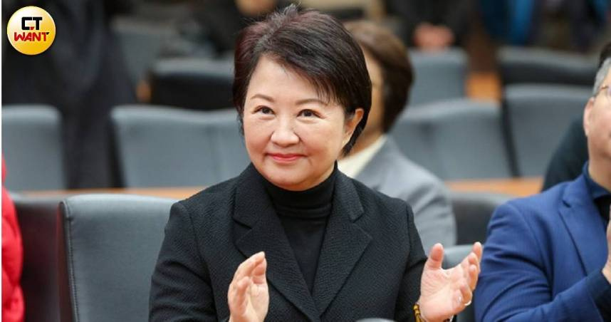 台中市長盧秀燕16日在市議會答詢時再談「在野大聯盟」，表示在野力量透過聯盟形成政治競爭並非新概念，並稱一黨獨大可能不利人民權益。（圖／黃耀徵攝）