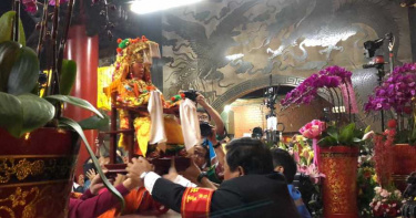 白沙屯媽祖起駕遶境!神轎停信眾家揭神蹟 她斷氣6分鐘奇蹟救回