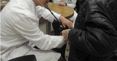博士生半工半讀累炸!小便起泡「全身狂飄尿味」 醫一看秒搖頭:太晚了…