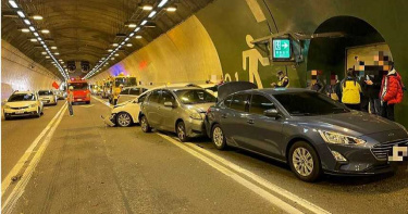 連假首日就出事!國3中寮隧道5車連環撞 車流回堵10公里