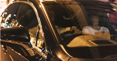 車子狂震!人妻見「女上男下」氣瘋 小三喊:不可能,我剛動痔瘡手術