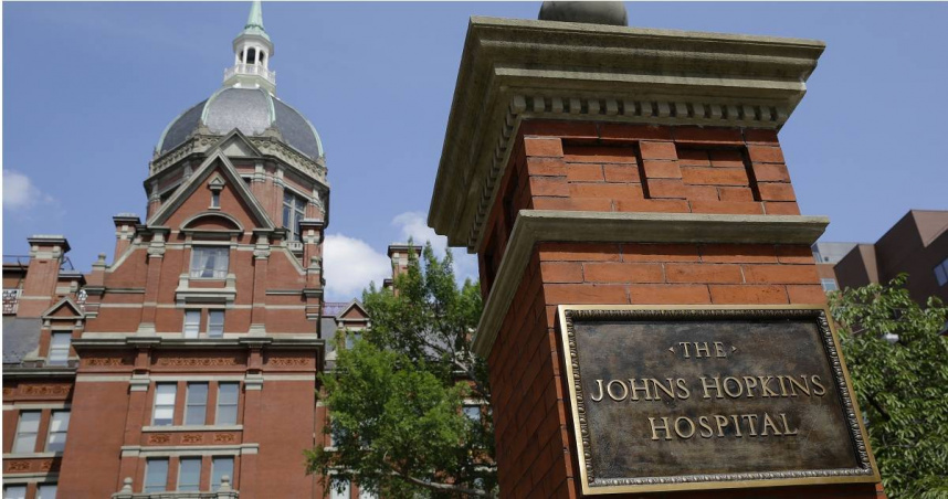 「約翰斯霍普金斯大學」將在美國國內和境外裁員超過2000人。（圖／達志／美聯社）