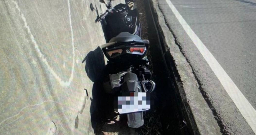 跑山下坡突失控男友摔進水溝、女友噴飛山坡下。（圖／翻攝畫面）