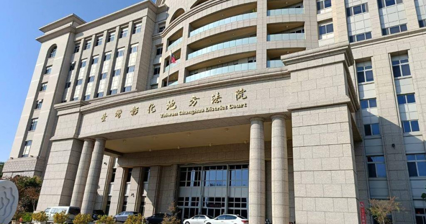 違規騎士搶罰單怒毆警察，法院判刑還要罰款。（圖／翻攝畫面）