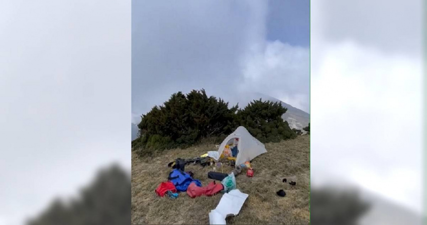 中央山脈南三段再傳狀況，女山友高山症搭身體不適，今早搭直升機順利獲救。（圖／翻攝畫面）