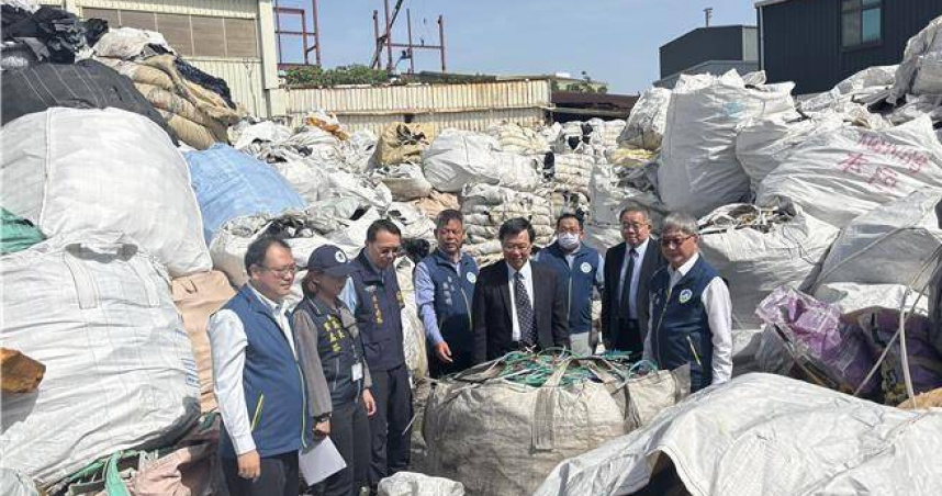 桃園地檢署會同多個單位組成專案小組查獲集團非法囤積廢棄物出口謀利，11人遭起訴送辦。（圖/報系資料照）