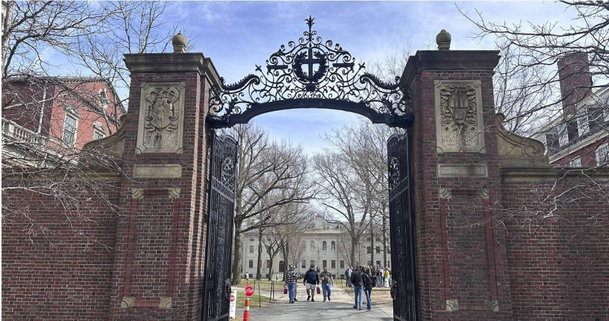 哈佛大學於美東時間14日正式表態拒絕接受川普政府對校方提出的政策改革要求。（圖／達志／美聯社）