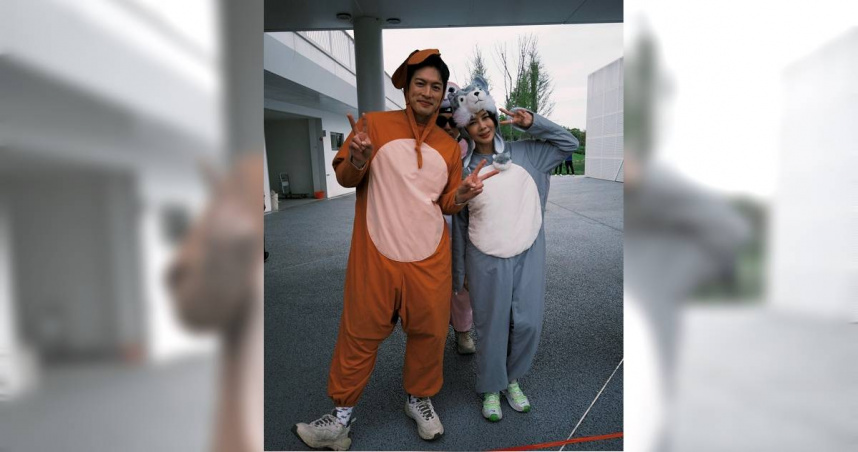 林美貞（右）和許孟哲（左）抱怨後悔接通告。（圖／中視提供）