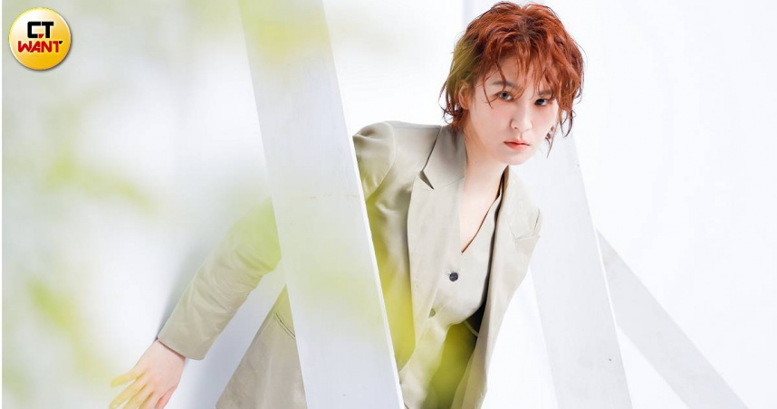 AllSaints 綠色西装外套／14,900元；AllSaints綠色西裝背心8,200元；AllSaints綠色西裝長褲9,800元（圖／林士傑攝）