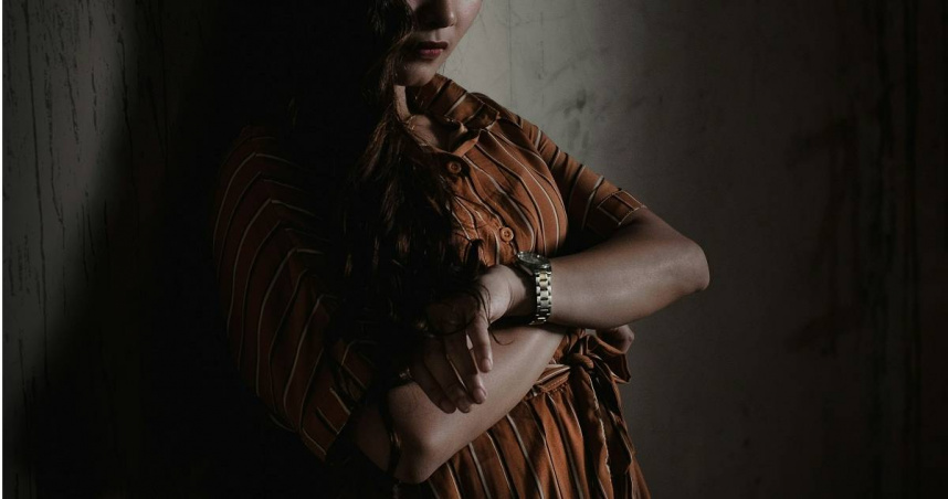 女子疑惑好友的慣行遲到是否無法好轉？過來人表示這種情況可能和性格與先天因素及潛在疾病有關。（示意圖／Unsplash）