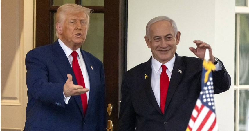 美國總統川普呼籲以色列應該立即取消對總理本雅明內塔尼亞胡的審判，或由總統予以赦免。（圖／達志／美聯社）