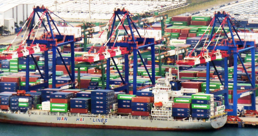 SCFI指數連三周走跌，美西、美東航線分別續跌7％、11.86％。（圖／新華社）