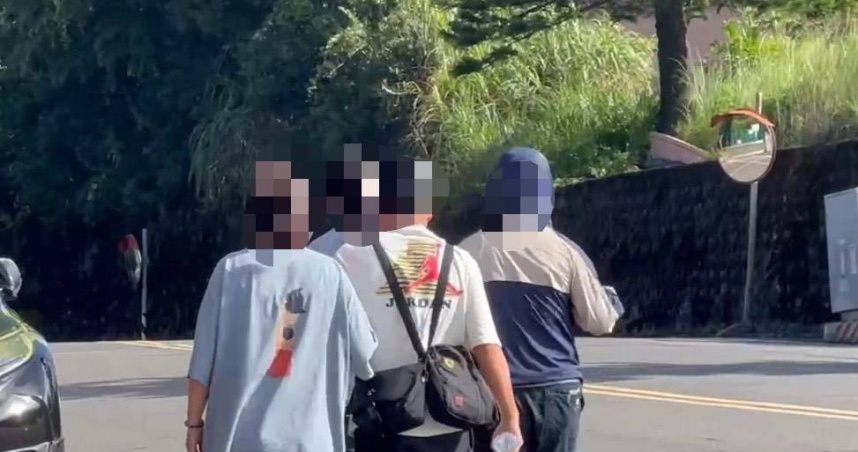 游男上班途中遇死劫，家屬悲痛現身警局。（圖/翻攝畫面）