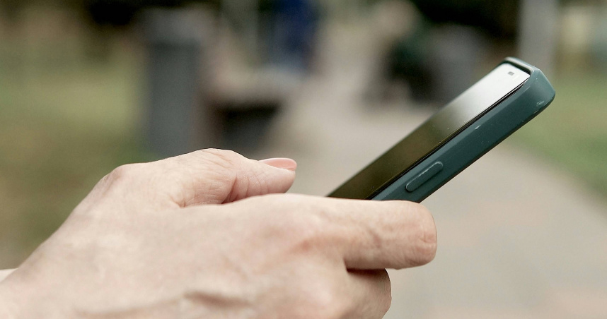 大陸一名網友在家從事遊戲代練，卻被媽媽指責不去上班。（示意圖／翻攝自unsplash）