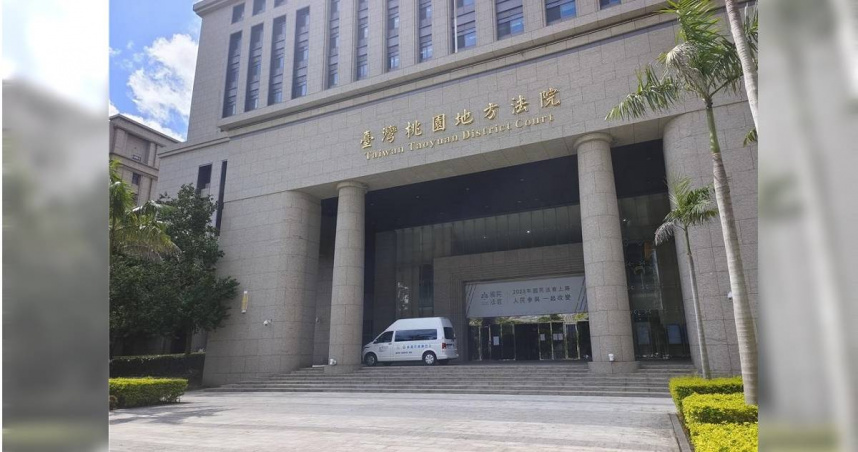 藍姓男子在桃園大溪開設口罩工廠，但2020年時衛生福利部向其徵用口罩，藍卻稱現在沒有生產而拒絕。但他私下大量生產，以每片12至16元不等價格販售。桃園地方法院依《嚴重特殊傳染性肺炎防治及紓困振興特別條例》判處1年10月，公司罰金200萬元，犯罪所得609萬元沒收，可上訴。（圖／報系資料照）