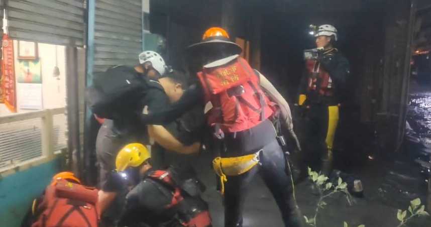 花蓮災區失聯人數增至152人，新北等各縣市消防局積極疏散和搜救中，希望能盡快與失聯者取得聯繫。（圖／翻攝畫面）