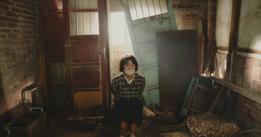 方郁婷看完電影《大濛》劇本後，對片中人物感觸甚多。（圖／華文創）