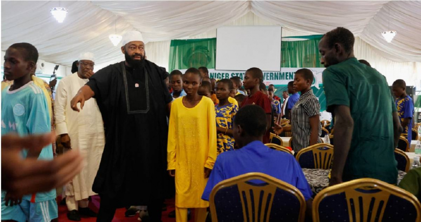 圖為奈及利亞政府於12月7日成功促成的100名獲釋人質。（圖／達志／美聯社）