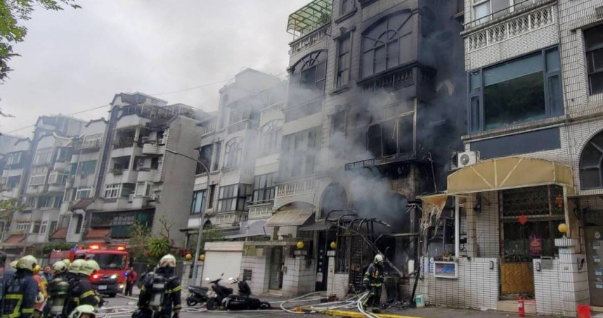 北市內湖區東湖路上一處民宅11日傳出火警事故。（圖／翻攝畫面）