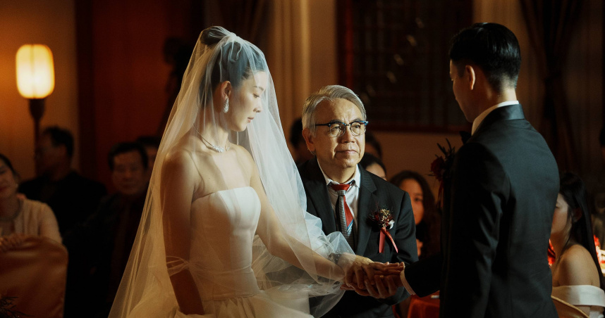 余香凝、田啟文在《雙囍》飾演父女，親情戲令人動容圈粉無數，兩人也承諾破億就再來台謝票。（圖／水花電影提供）