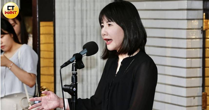 國民黨立委謝衣鳯表態參選彰化縣長，呼籲黨中央依制度辦理初選，避免以徵召方式影響黨內整合與選戰布局。（圖／黃耀徵攝）