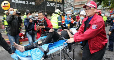 錢櫃大火/5遺體相驗發還 家屬淚求:將公道還給家屬
