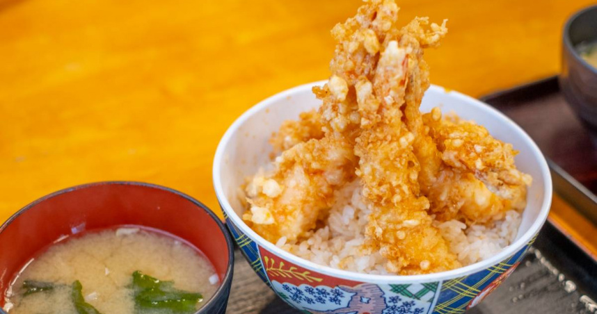 王姿允醫師分享高級素食套餐用餐經驗，指出素食裡若有高糖飲料、高鹽精緻澱粉與蛋白質不足，可能讓血糖快速飆升。（示意圖／翻攝自PhotoAC）